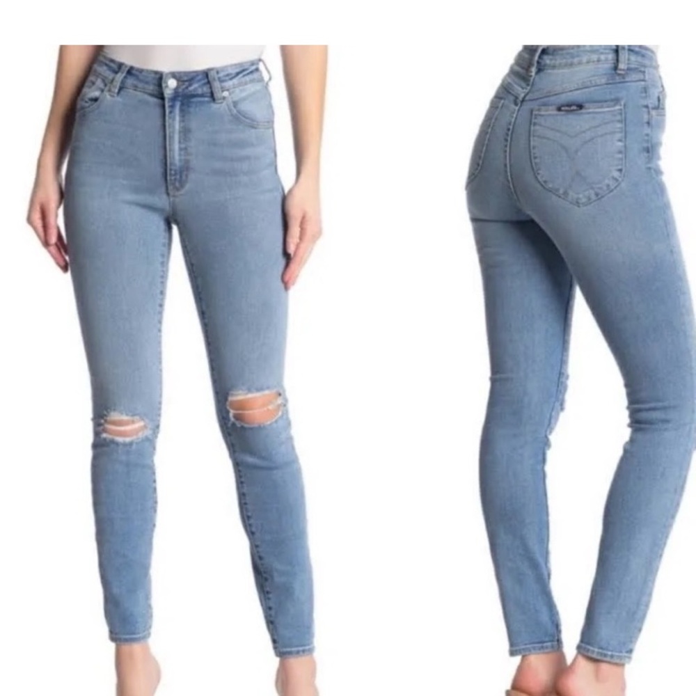 ROLLA'S (sz 28R) Light Blue Distressed Knee Skinny Jeans